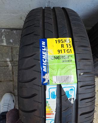 gomme 195/65/15  con cerchi in ferro 4 fori 