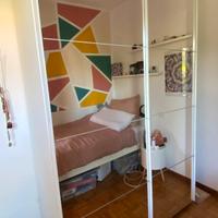 Armadio con specchio e ante scorrevoli