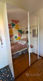 Armadio con specchio e ante scorrevoli