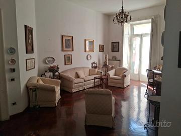 Appartamento Salerno centro, zona Teatro Verdi