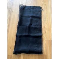 Sciarpa in seta con ricami