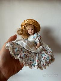 Bambola di porcellana da collezione