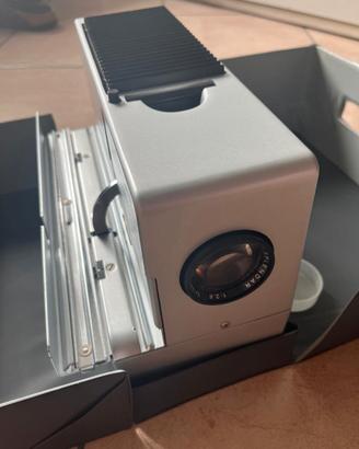 proiettore di diapositive vintage, braun