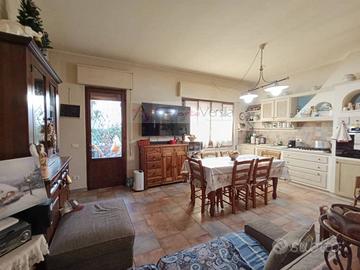 Appartamento di 141 m² con più di 5 locali a Monti