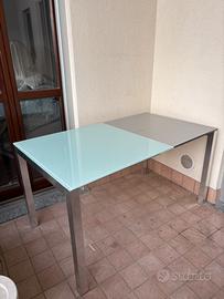Tavolo di vetro allungabile
