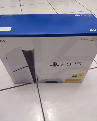 PlayStation 5 con disco con controller