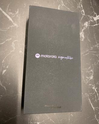 Motorola signature 6.8” 50MP 16/512GB carbon