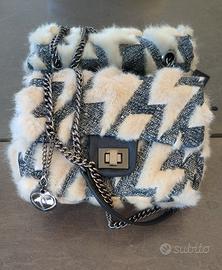 Borsa a tracolla in pelliccia sintetica con catena