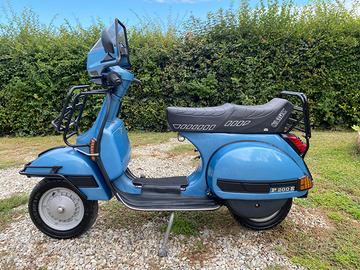 Vespa P200E
