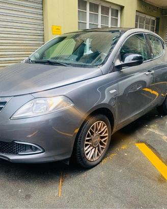 LANCIA Ypsilon 1.2 69 CV 5 porte Platinum