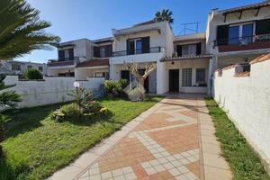 VILLA A SCHIERA A LATINA