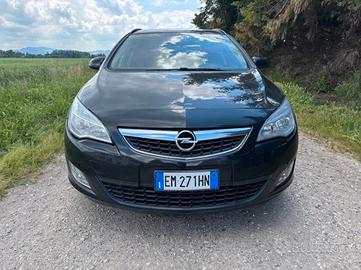 Opel Astra 1.7 CDTI 110CV Sports Tourer Cosmo Flee