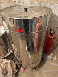 Contenitore in acciaio inox.