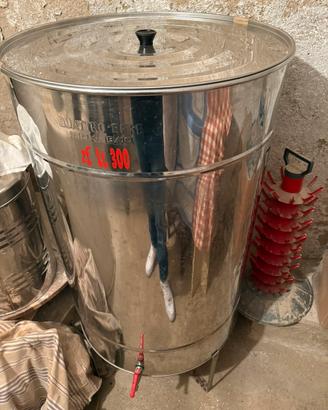 Contenitore in acciaio inox.