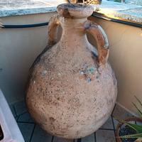 Anfora antica in terracotta