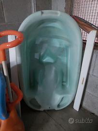 Vaschetta da bagno ergonomica con supporto