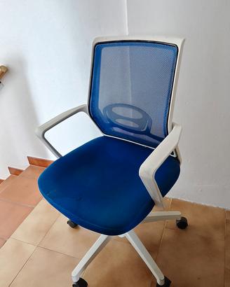 sedia girevole rotelle bianco blu