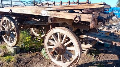 vecchio carro in legno