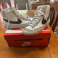 Nike blazer con baffo verde