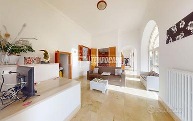 SOLUZIONE IMMOBILIARE PLURIFAMILIARE CON AMPIO GIA
