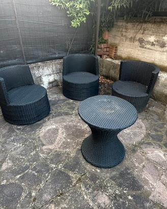 6 poltroncine e 1 tavolo da giardino