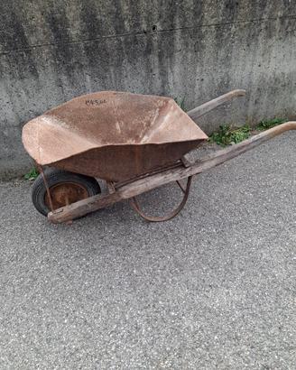 carriola antica fatta a mano