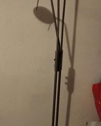 Lampada in ferro con piantana