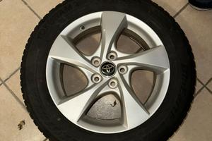 cerchi con gomme invernali toyota chr 17”