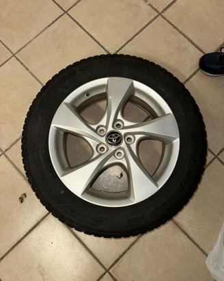 cerchi con gomme invernali toyota chr 17”