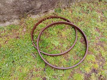 numero 2 cerchioni in ferro di carro antico 