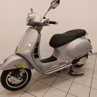 Piaggio Vespa 300 GTS hpe Super Tech Interes. Zero