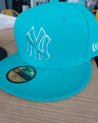 Cappello NEW ERA 7-1/12 NERO E VERDE ACQUA