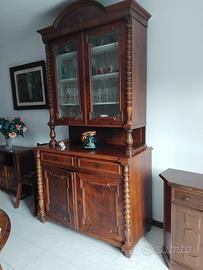 vetrina,divano,armadio anno 1930 stile altoatesino