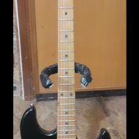 G&L F100 chitarra elettrica anno 1980