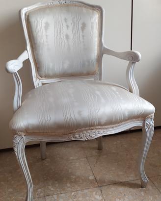 Poltroncina bianca stile Luigi XV shabby 
