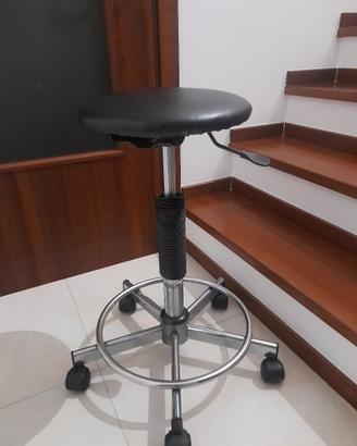 1 sgabello con 5 ruote