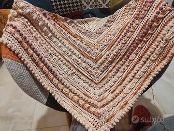 Scialle Baktus fatto a mano uncinetto 