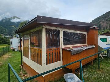 Preingresso casetta con veranda in legno 