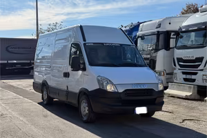 Daily 35s15 e5 furgone p 3300 medio tetto alt 2012