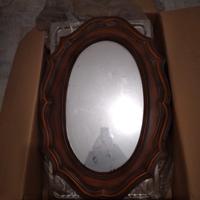 Specchio ovale con cornice in legno