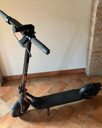 Monopattino Navee v25i PRO