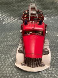 Modellino d’epoca camion pompieri