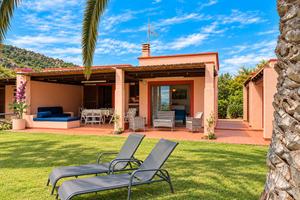 Villa in prima fila sul mare di Cala Pira
