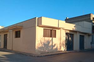 Locale rustico ad angolo