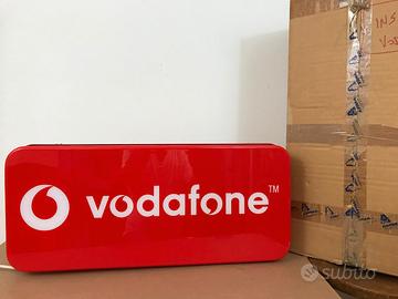 2 insegne Vodafone