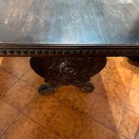 Tavolo antico in legno massello intagliato