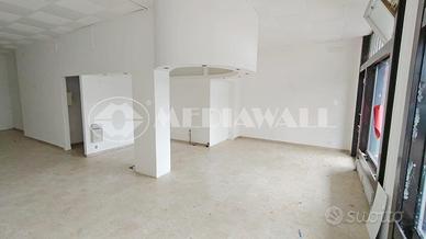 Oltre 3 vetrine a Maniago