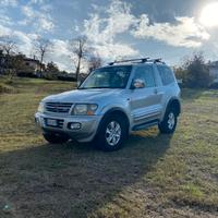 Disponibili ricambi Mitsubishi Pajero V60.
