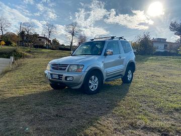 Disponibili ricambi Mitsubishi Pajero V60.