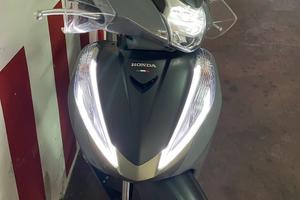 Honda sh 300 Tenuto in modo Maniacale